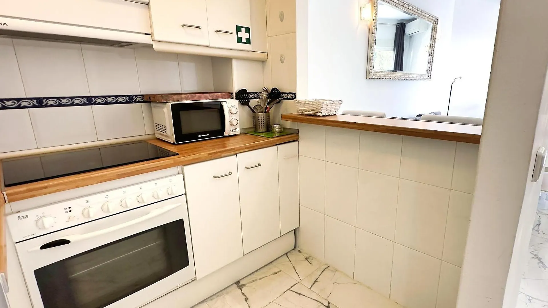 Skol 424 Stunning One-Bedroom Apartment With Sea Views ماربيا 0*,