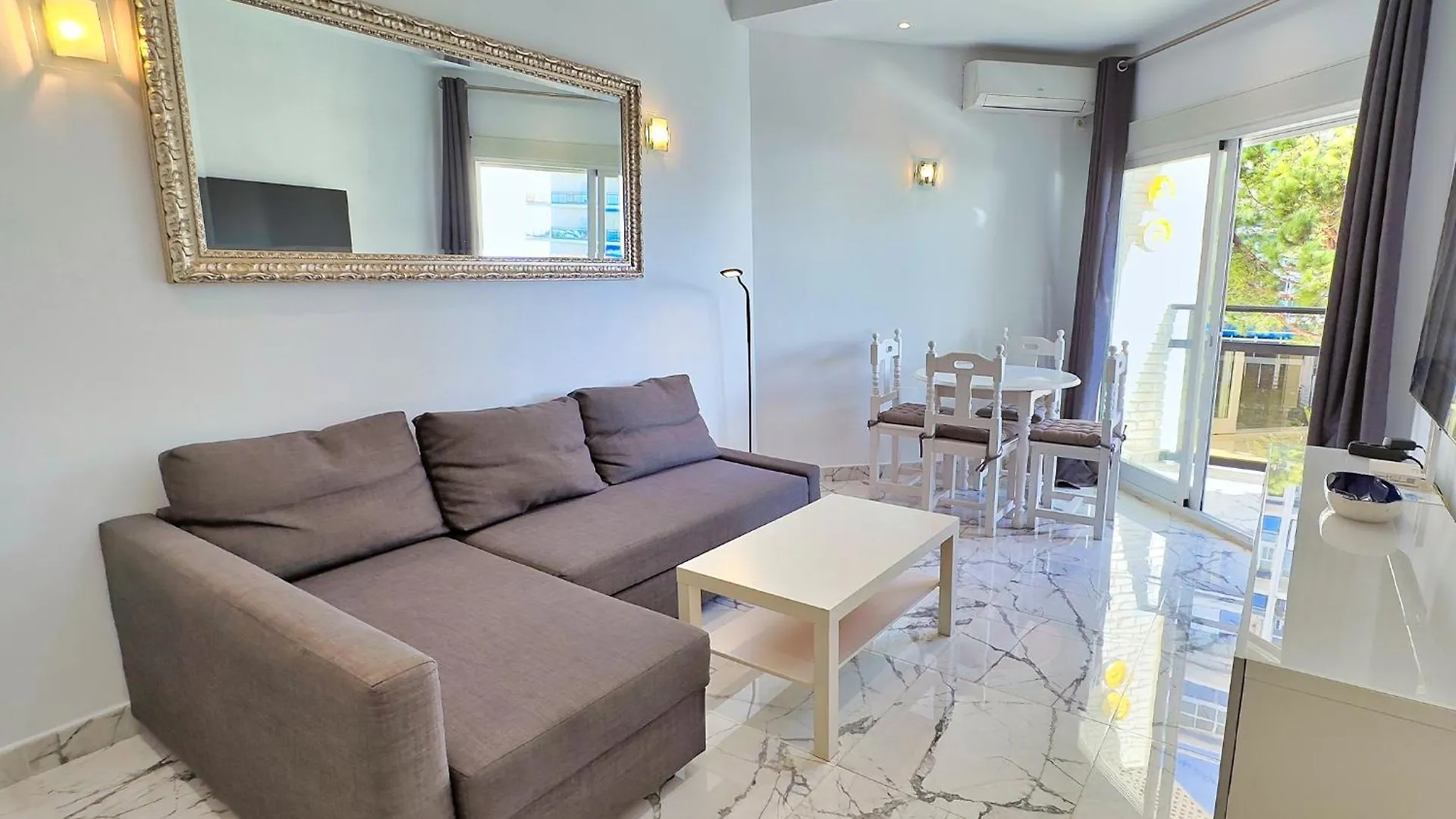 Skol 424 Stunning One-Bedroom Apartment With Sea Views ماربيا